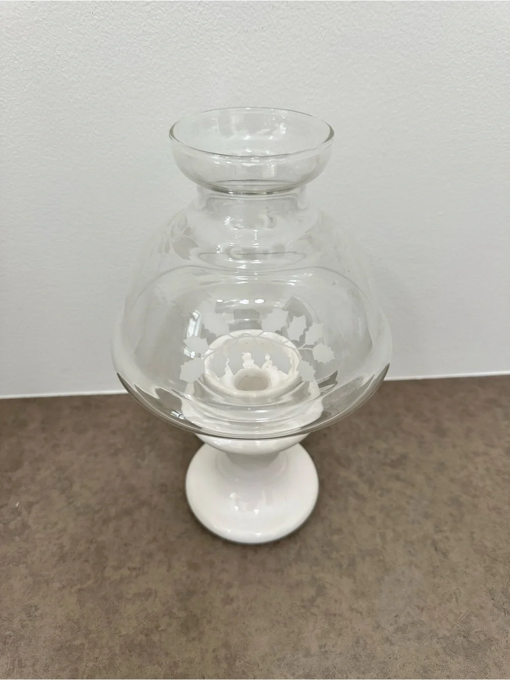 Vintage Style Glass Hurricane Candle Fairy Lamp White Base Simple Leaf Design